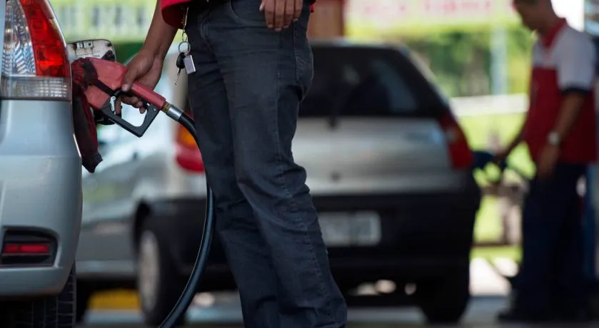 EM CONTA: Gasolina será vendida 56% mais barata em Salvador; Saiba quando