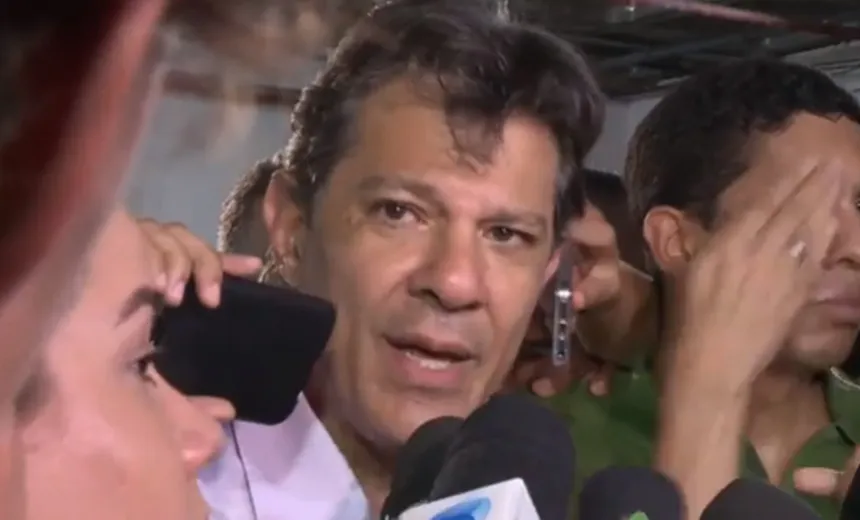 “Frouxo e mentiroso”, diz Haddad sobre Bolsonaro durante ato em Salvador; veja vídeo