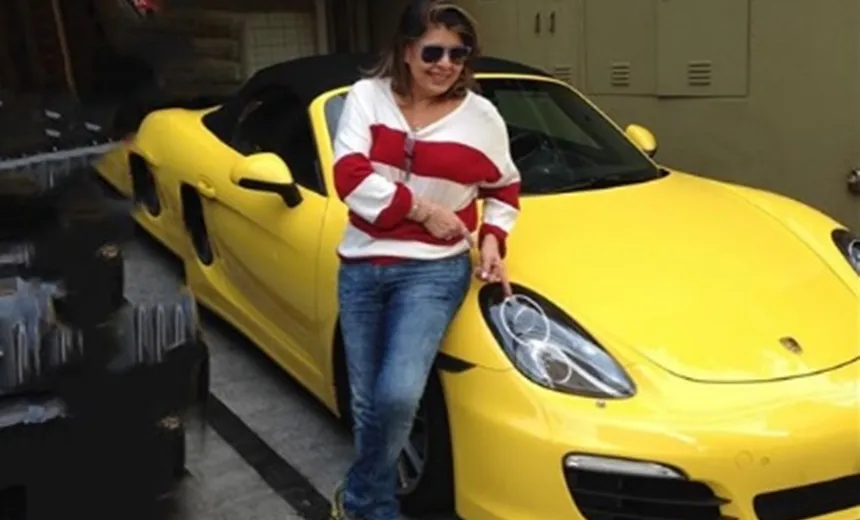  Cantora sertaneja ganha Porsche de fã e devolve; "sei que alguns dirão que sou louca" 