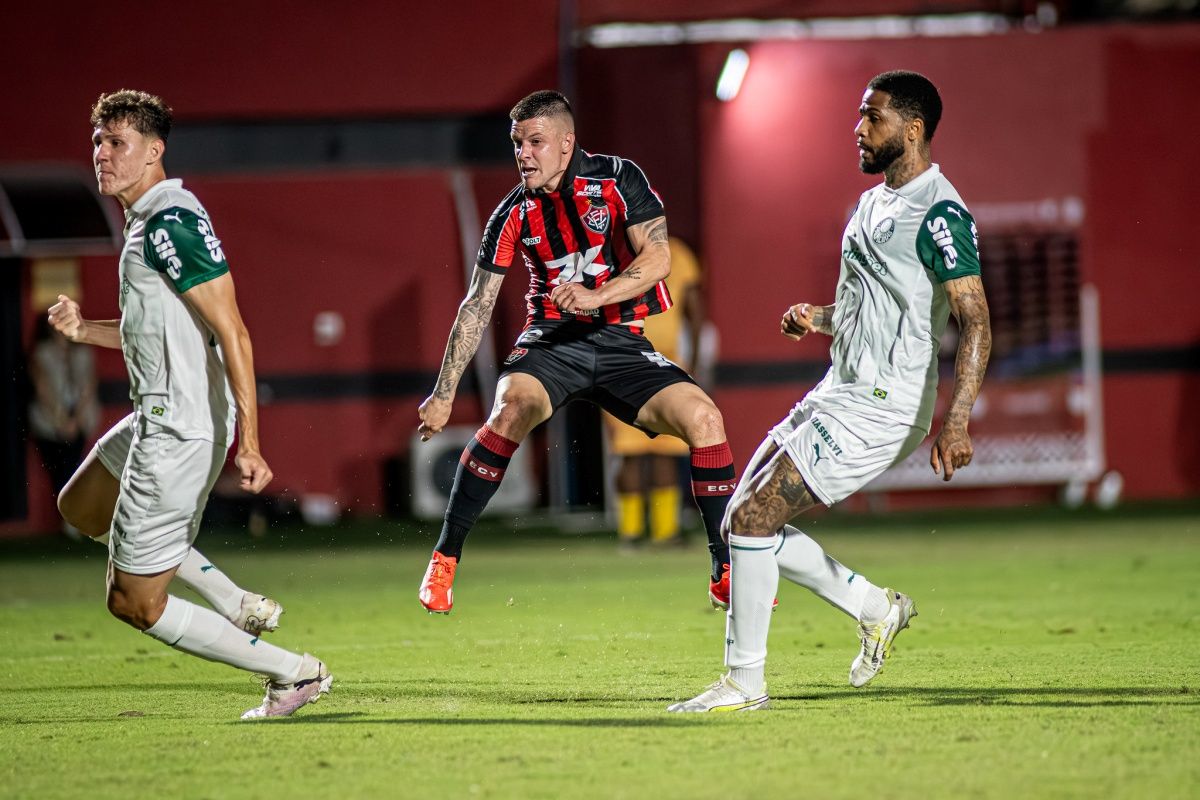 Palmeiras x Vitória se enfrentam nesta quarta-feira; confira onde assistir e as possíveis escalações. Foto: Victor Ferreira/EC Vitória