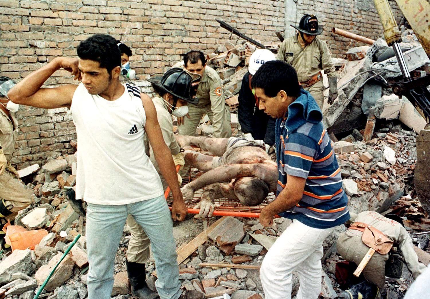 V&iacute;timas do terremoto na Col&ocirc;mbia em 1999. Foto1: Reprodu&ccedil;&atilde;o  Getty Images