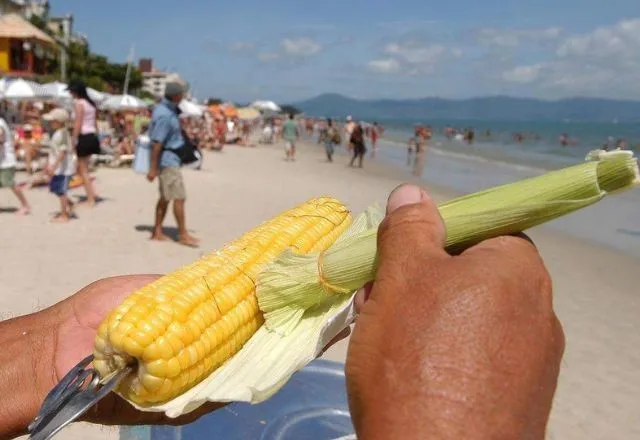 Turista argentina cai no “golpe do milho” e perde R$ 20 mil em Copacabana