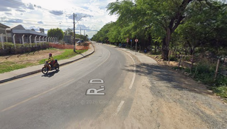 Homem &eacute; detido por populares ap&oacute;s esfaquear companheira na Rua D do bairro de Jequiezinho, em Jequi&eacute;. Foto: Reprodu&ccedil;&atilde;o Google Maps
