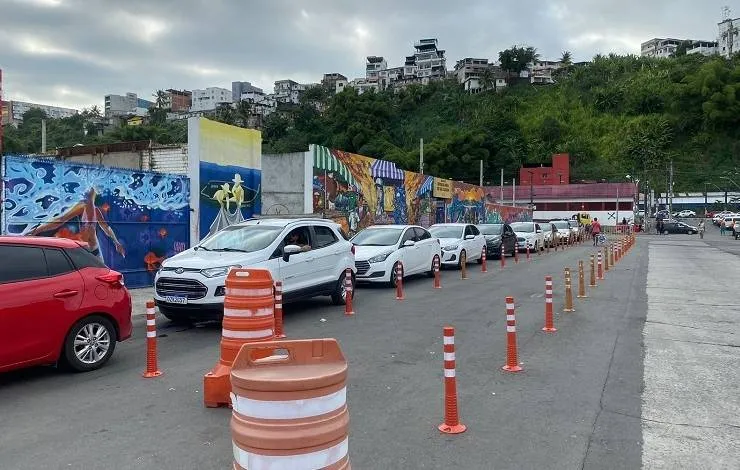 Feriadão: fluxo de veículos no ferry começa a aumentar no terminal de São Joaquim