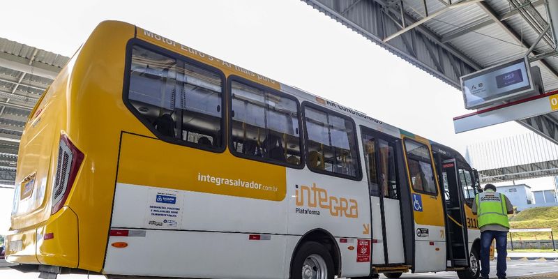 A dificuldade de mobilidade no Terminal Campinas de Pirajá é agravada pela falta de uso do novo terminal e a consequente superlotação de terminais existentes/Foto: Bruno Concha / Secom PMS