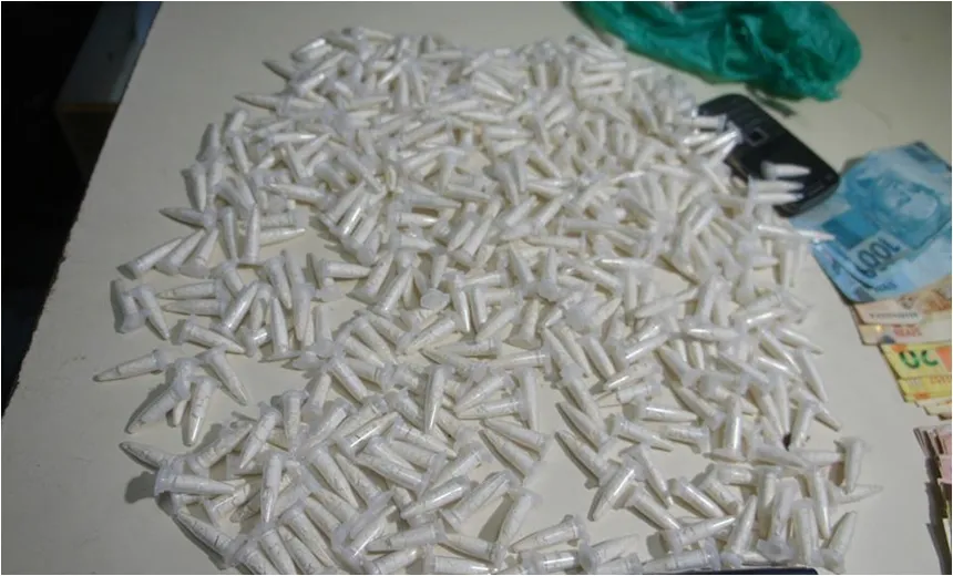 Agentes da Rondesp Atlântico prendem traficante e drogas no bairro da Federação