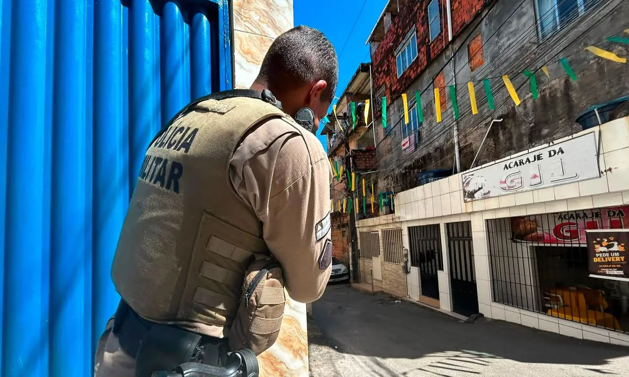 Foragido por tráfico e roubo é preso em operação no Nordeste de Amaralina