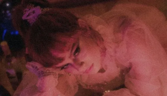'Não Fosse Tão Tarde’: Música de cantora baiana Lou Garcia viraliza e é uma das mais ouvidas das plataformas