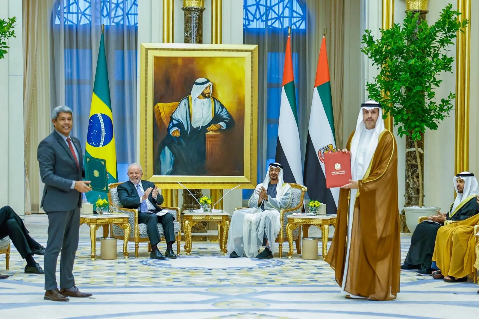 Em Abu Dhabi, Jerônimo assina documento que prevê investimentos de R$ 12 bilhões na Bahia para a produção de diesel verde