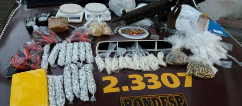 GOLPE NO CRIME: PM apreende drogas, munições e até metralhadora em Águas Claras