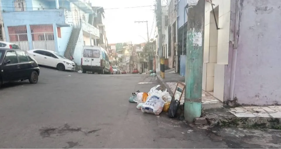 Moradores do bairro da Liberdade fazem denúncia de irregularidade na coleta de lixo