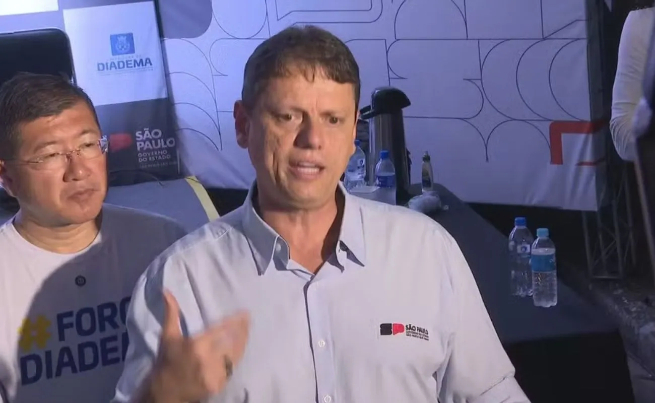 Por lealdade a Jair Bolsonaro, Tarcísio declara apoio a Flávio em 2026