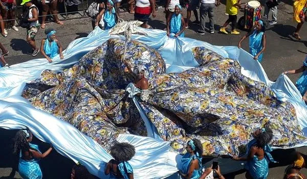 Força feminina: bloco Didá enaltece o brilho da mulher na passarela do Campo Grande