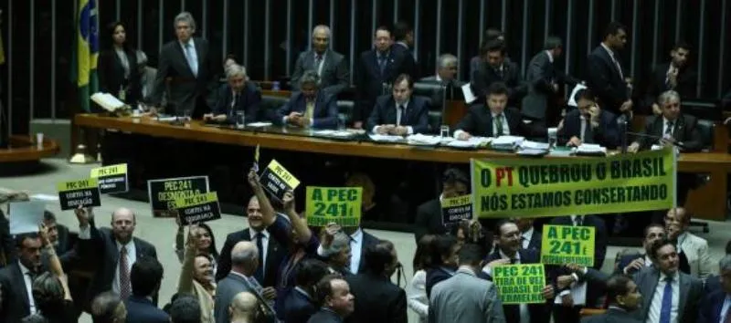REDUÇÃO DOS GASTOS: Câmara aprova PEC dos Gastos Públicos em primeiro turno