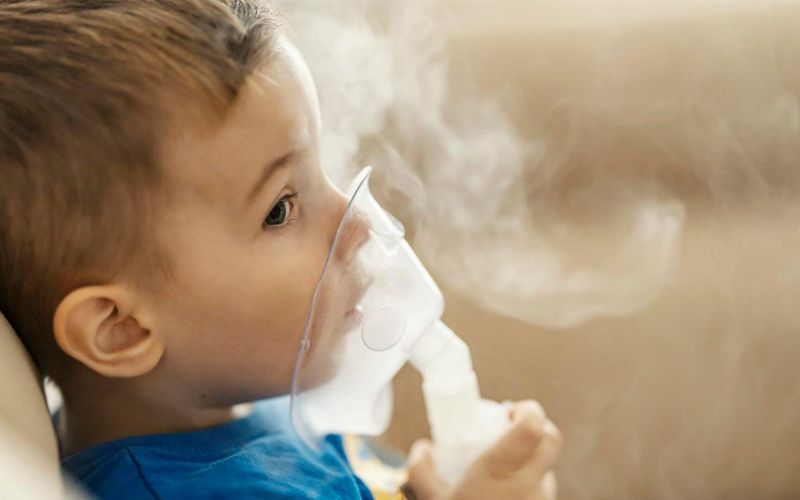 Dormir bem, manter uma alimentação equilibrada e praticar atividades físicas ajudam a fortalecer o sistema imunológico e reduzir o risco de doenças respiratórias/Foto: Freepik