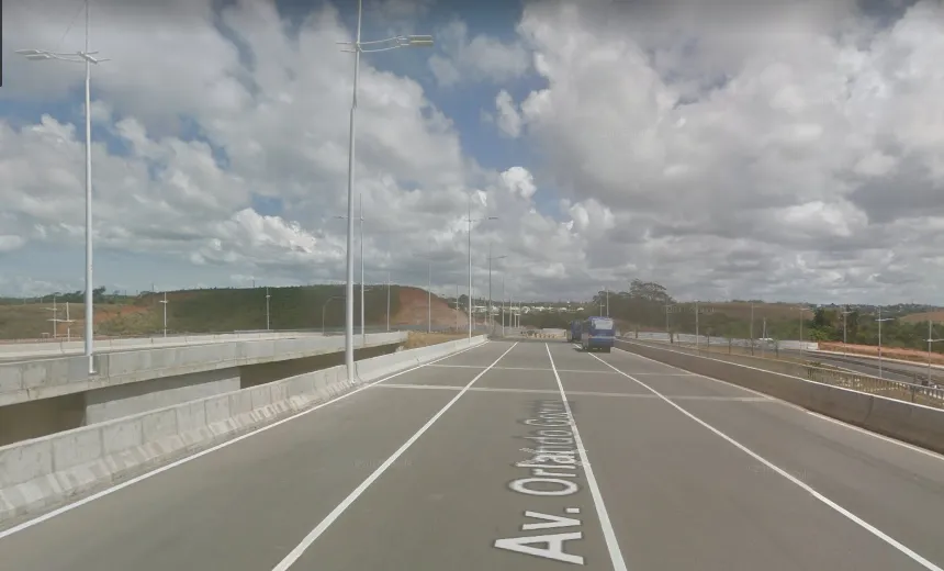 ACIDENTE: Motociclista morre ao se chocar com poste em viaduto na Avenida Paralela