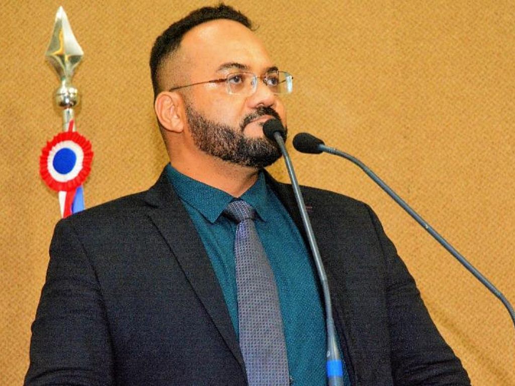 O deputado Leandro de Jesus criticou o governador Jerônimo Rodrigues por nomear uma pessoa que responde a uma denúncia formal de homicídio para trabalhar no Presídio de Salvador. Foto: Divulgação/AL-BA