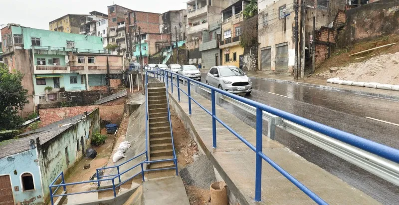 Tráfego de veículos na Ladeira do Cacau é liberado após reinauguração