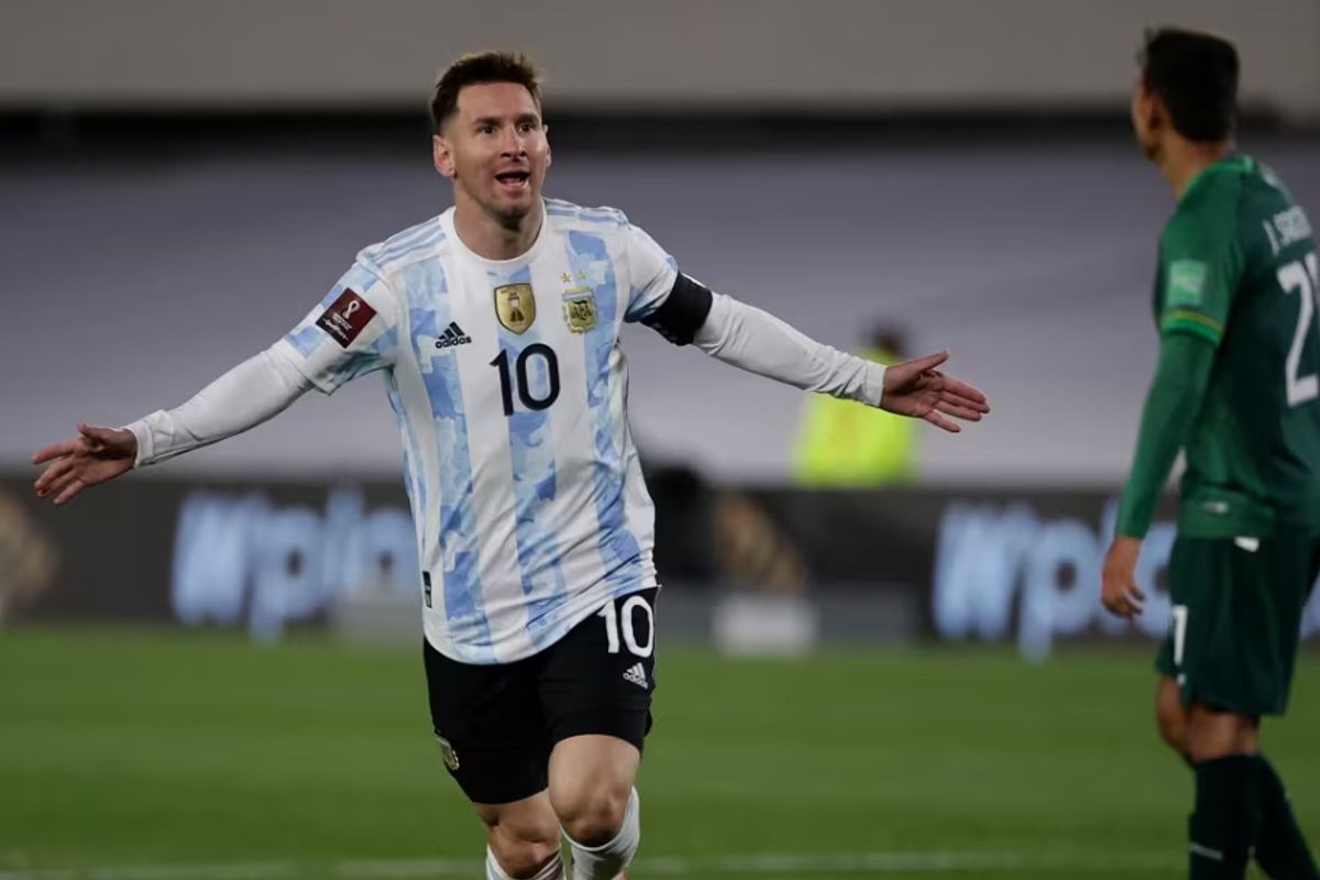 Messi faz hat-trick e chega aos 16 gols em Mundiais, se igualando ao recorde histórico do alemão Miroslav Klose como maior artilheiro da história. Foto: Fifa.Com