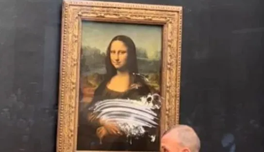 Humor "Pastelão"? Quadro da Monalisa sofre ataque de vândalo no museu do Louvre; confira