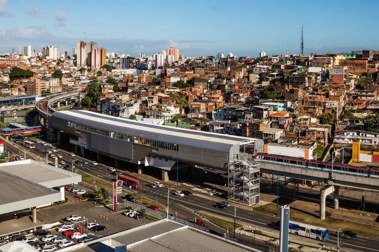 Corpo é encontrado amarrado na Avenida Bonocô, em Salvador