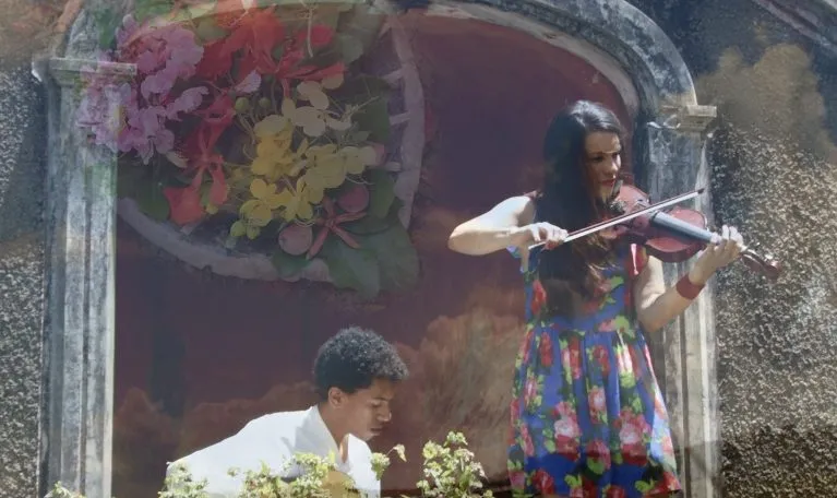 Sambagolá – Orquestra Popular faz show de lançamento de EP com participação de Mateus Aleluia