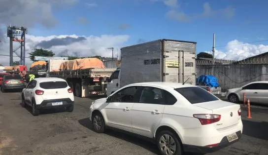 Caminhoneiros protestam após suspensão de travessia no ferry