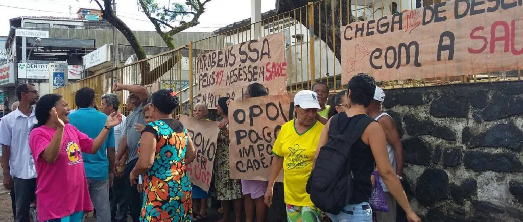 Moradores de Pau da Lima protestam contra atraso em reforma de posto de saúde