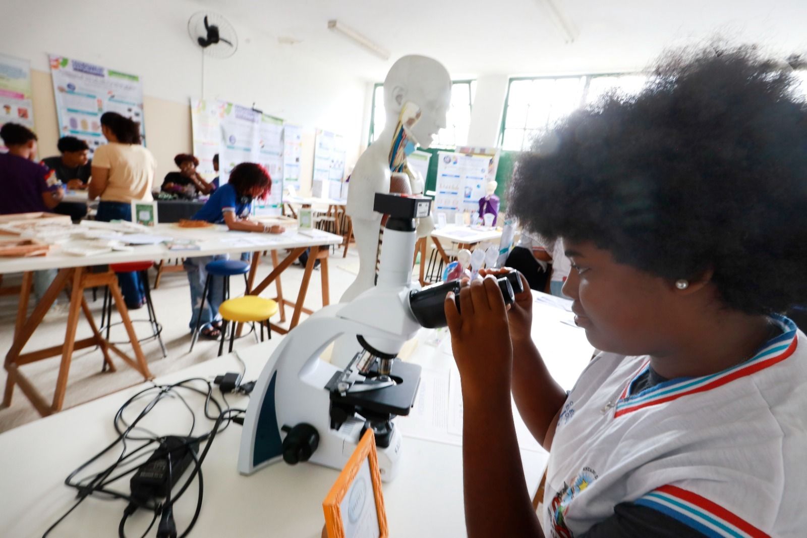Do total de bolsas para professores liderarem Clubes de Ciências, 280 são reservadas para mulheres. Foto: ASCOM / GOVBA
