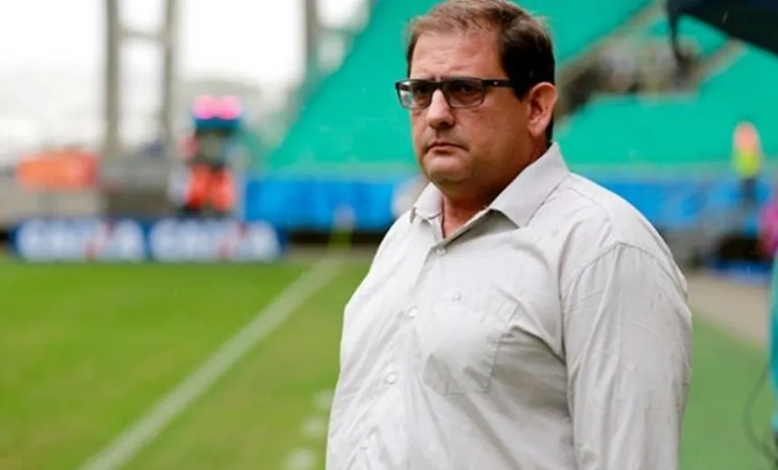 Após especulações, Guto Ferreira dispara: “não assinei com o Vitória”