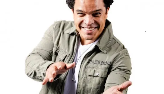 Dia dos Namorados: show de Adelmo Casé dá tom romântico para casais em restaurante de Salvador; confira 