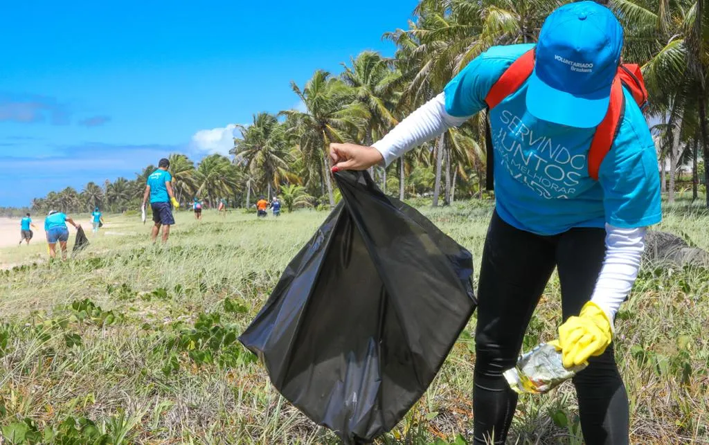 Limpeza nas praias de Salvador. Foto: Divulgação