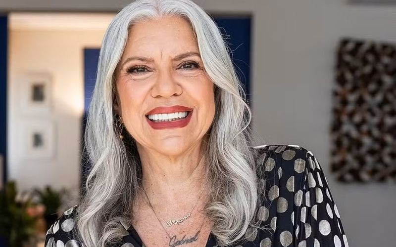 Astrid Fontenelle é uma das jornalistas e apresentadoras mais marcantes da televisão brasileira, conhecida por sua autenticidade e pioneirismo na comunicação. | Foto: Reprodução