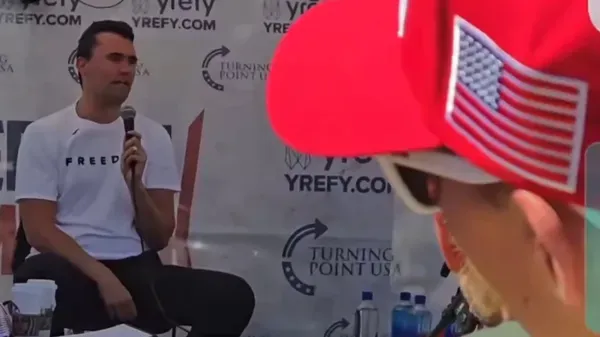 Aliado de Trump, Charlie Kirk é baleado durante palestra.Foto: Reprodução