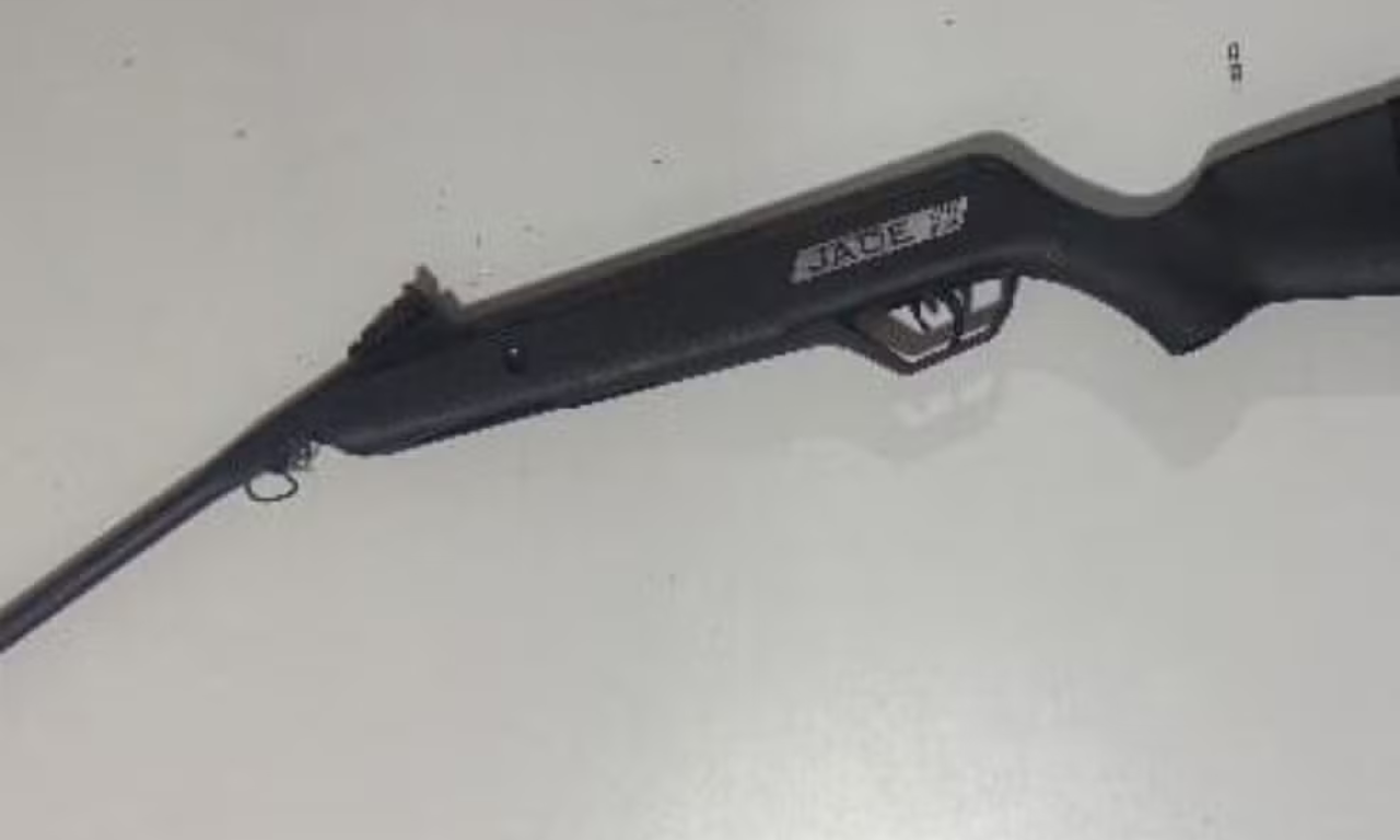 Pai atinge filho de 11 anos com tiro acidental de espingarda na Bahia.Foto: Polícia Militar