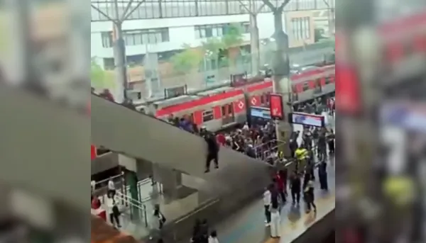 VÍDEO: Carrinho de compras causa queda em escada rolante na Estação Brás, em SP