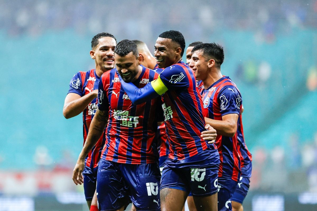 Debaixo de muita chuva, o Bahia venceu o Internacional por 1x0, na Arena Fonte Nova, em jogo atrasado da 14ª rodada. Foto: Rafael Rodrigues/EC Bahia