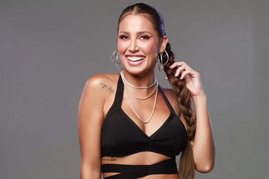 Vocalista no Cheiro de amor, desde início de 2024, Raquel Tombesi promete show marcante no Pelourinho. / Foto: Assessoria