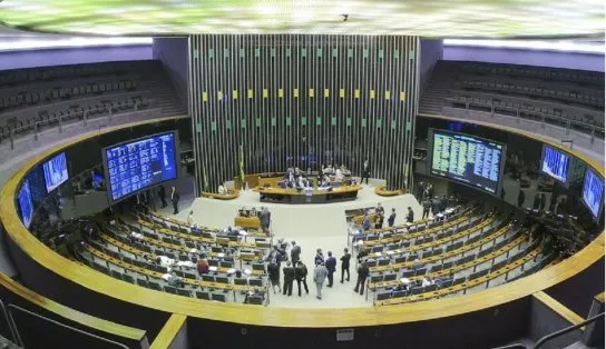 Congresso Nacional promulga PEC que aumenta benefícios sociais até dezembro