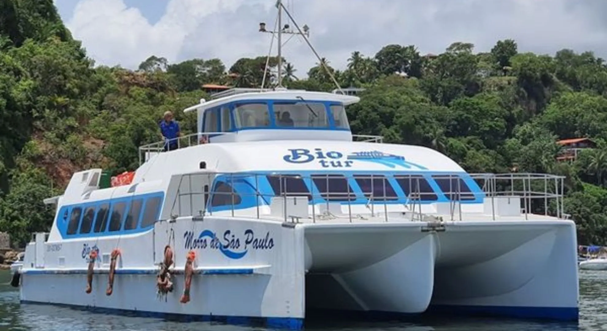 Travessia Salvador–Morro de São Paulo opera com conexão em Itaparica