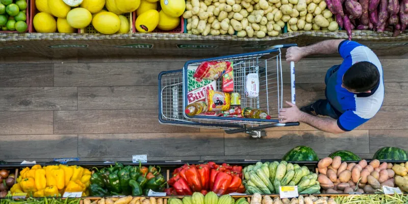 A procura por alimentos acessíveis está mais presente devido a alta nos preços em 2024/Foto: Marcelo Andrade