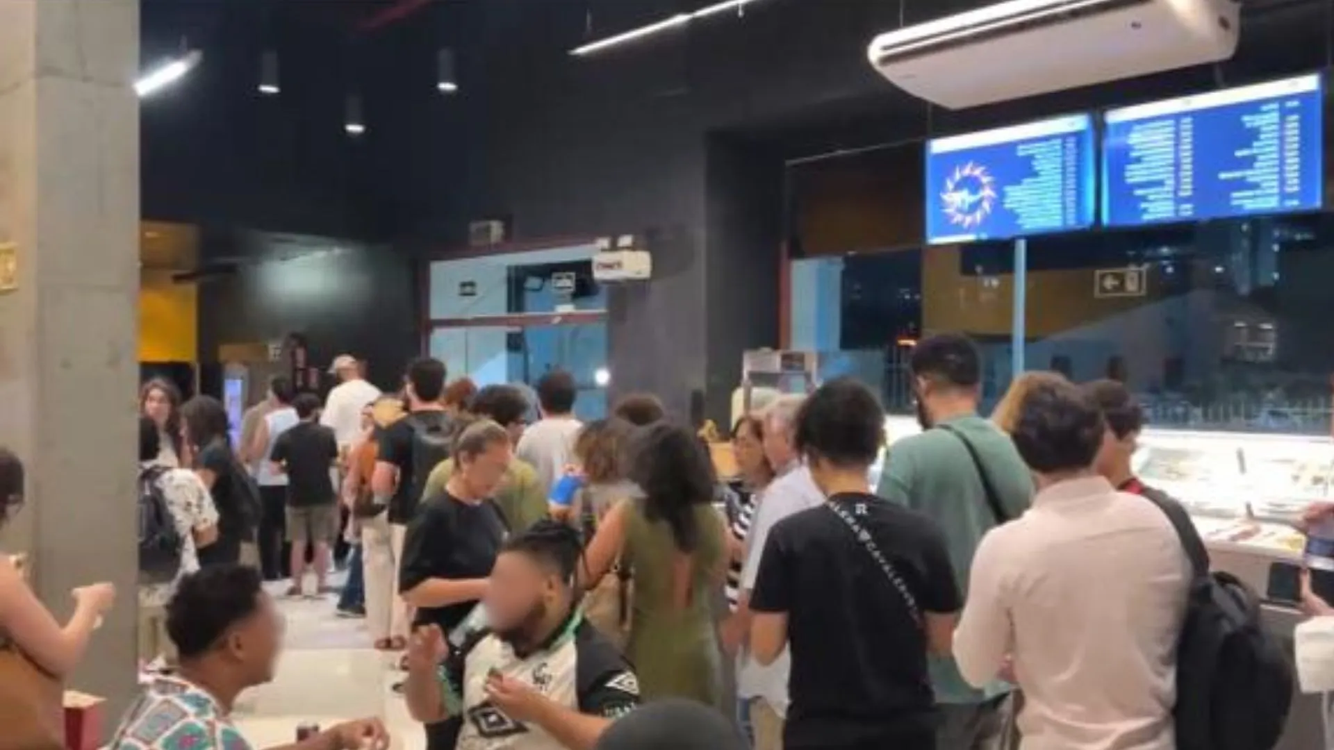 Fila para 'O Agente Secreto' no Cine Glauber Rocha