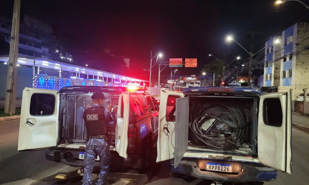 Pris&atilde;o de suspeitos de furtar fios de cobre em Salvador. Foto: Guarda Civil Municipal