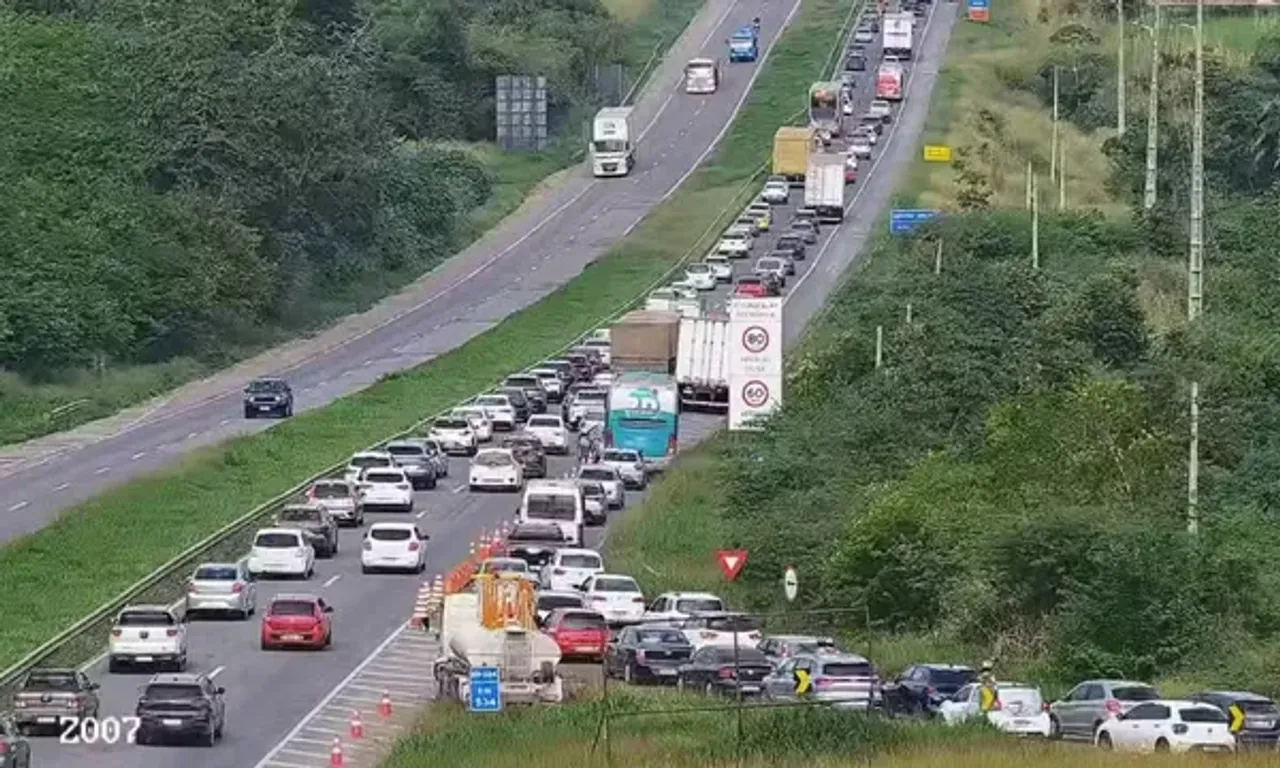 Interdi&ccedil;&atilde;o em al&ccedil;a de acesso &agrave; BR-324 altera tr&aacute;fego na regi&atilde;o de Candeias. Foto: Divulga&ccedil;&atilde;o
