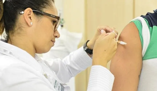 Caminhoneiros e trabalhadores portuários são público alvo da 2º etapa de vacinação contra a gripe