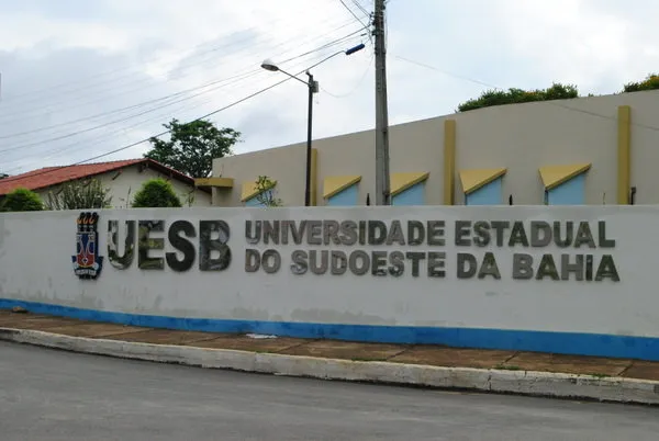VOLTA ÀS AULAS: Uesb retoma suas atividades após 23 dias de desocupação