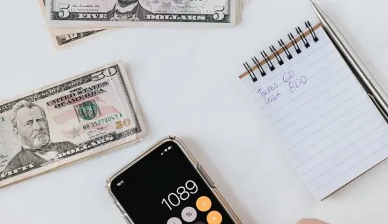 O que eu tenho a ver com o aumento do dólar, se pago tudo em real e não vou viajar? O Aratu On explica pra você