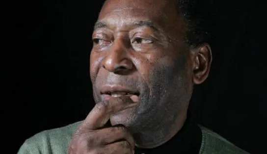 Pelé recebe alta após se recuperar de infecção urinária; "Rei do Futebol" ficou internado por 15 dias