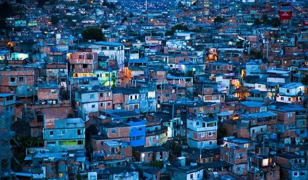 Casa explode no complexo do Alemão de deixa dois mortos e 11 feridos
