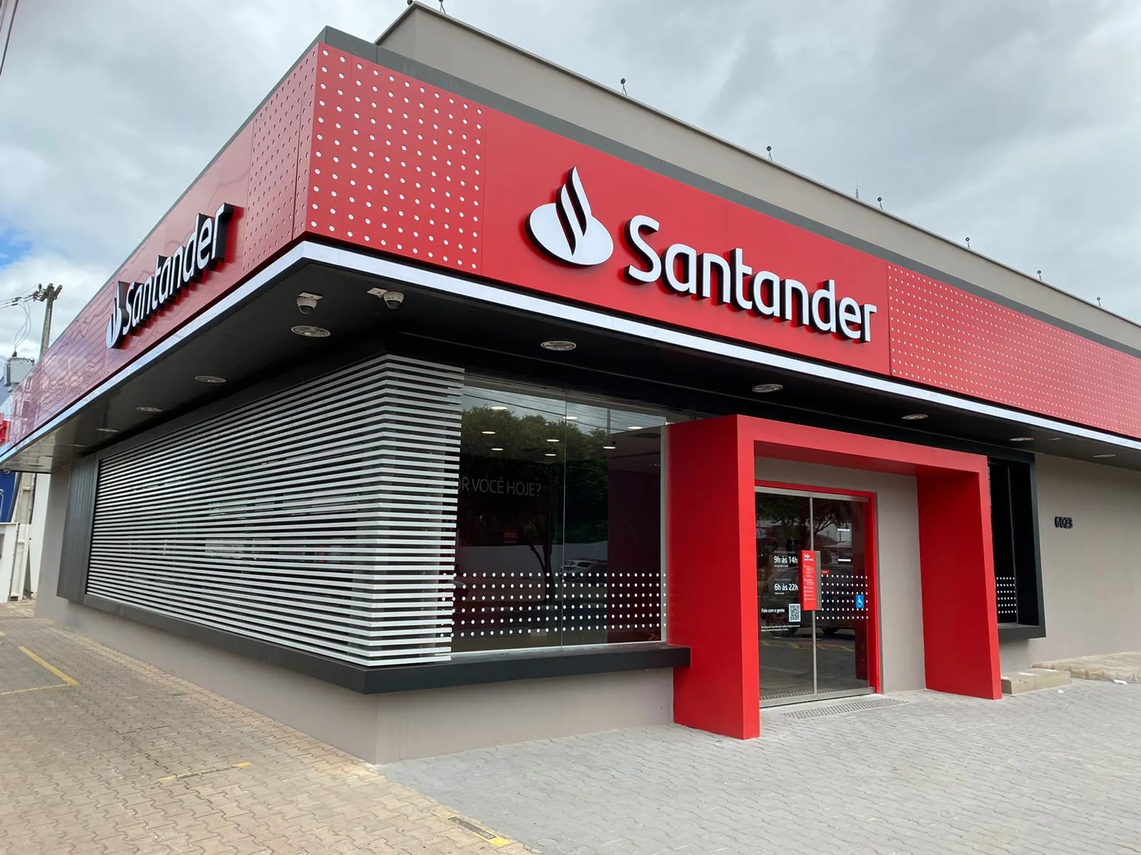 Banco abre 230 vagas de emprego em Salvador e outras cinco cidades da Bahia; confira todos os benefícios 